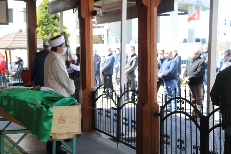Fındıklı İlçesinde Kadın Cinayetine Kurban Giden Gamze Pala Son Yolculuğuna Uğurlandı