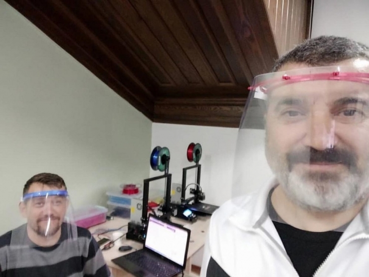 Sağlık Çalışanları İçin 3d Yazıcıdan Siperlik Üretimi