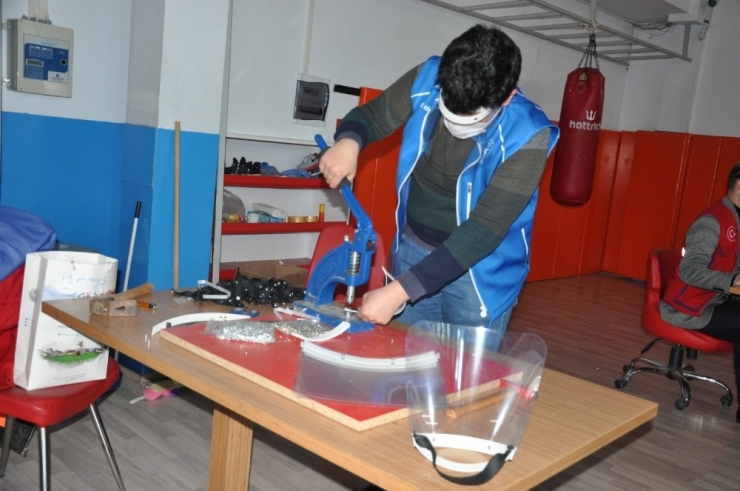 19 Mayıs Gençlik Merkezi De Maske Seferberliğine Katıldı