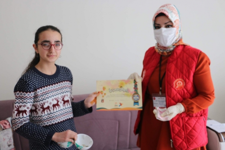 Siirtli Öğrenci Bilgisayar Almak İçin Biriktirdiği Harçlıklarını ’Biz Bize Yeteriz’ Kampanyasına Bağışladı