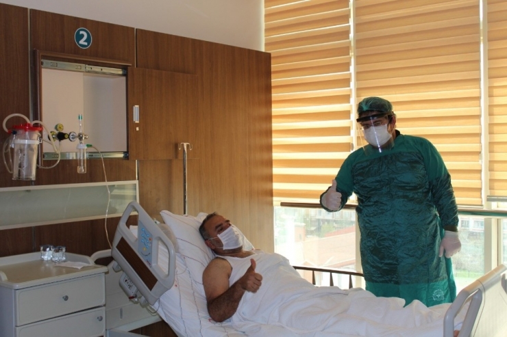 Siirt’te İmmun Plazma Tedavisi Uygulanan Korona Virüs Hastası Gözlerini Açtı