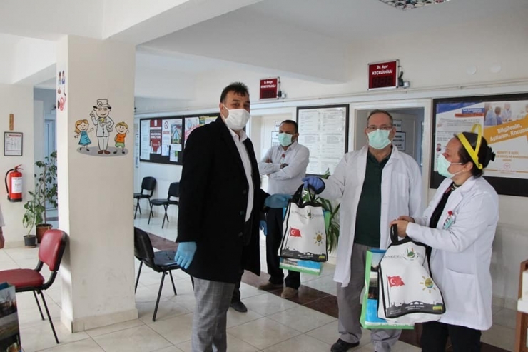 Başkan Şahiner’den Sağlık Çalışanlarına Jest