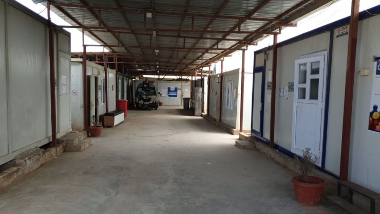 Azez’deki Sağlık Merkezinde Sivillere Korona Virüs Testi Yapılıyor