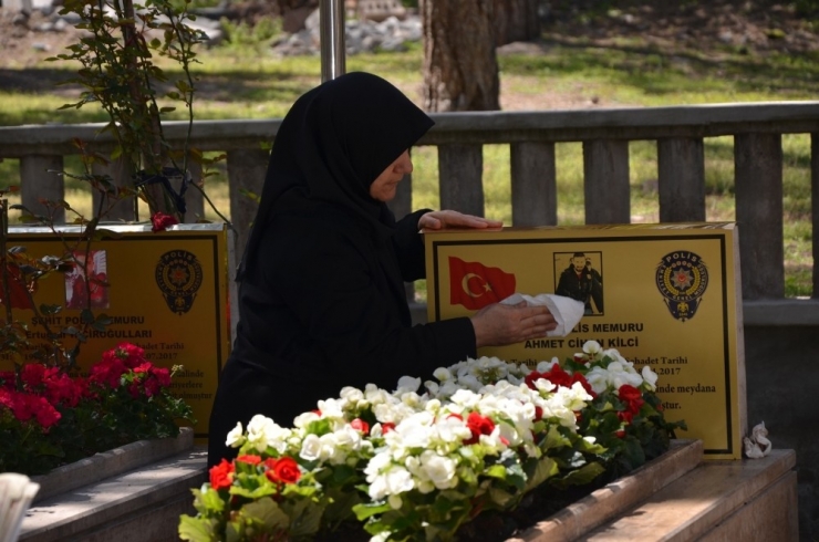 Şehit Polis Ahmet Cihan Kilci Kabri Başında Anıldı