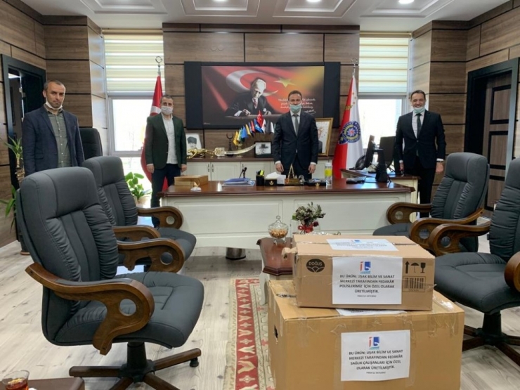 Polis Haftasını ‘Siper Maske’ Hediye Ederek Kutladılar