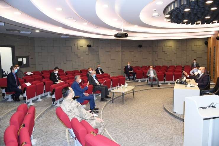 Vali Demirtaş, Oda Temsilcileriyle Maske Dağıtımını Planladı