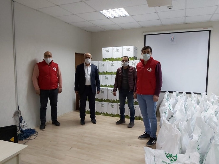 Çaldıranlı Esnaftan İhtiyaç Sahibi Ailelere 250 Koli Gıda Desteği