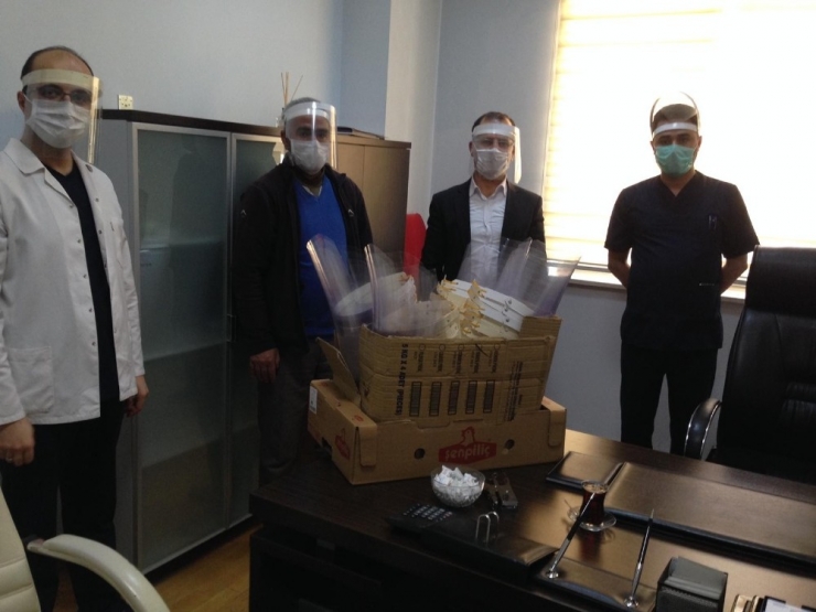 Van’daki Sağlıkçılara Yüz Siperliği Desteği