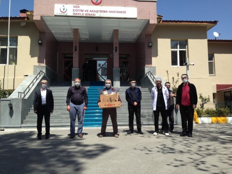 Van’daki Sağlıkçılara Yüz Siperliği Desteği