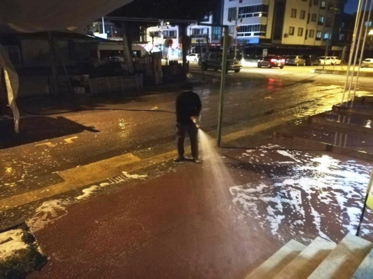 Pazar Yeri Dezenfekte Edildi