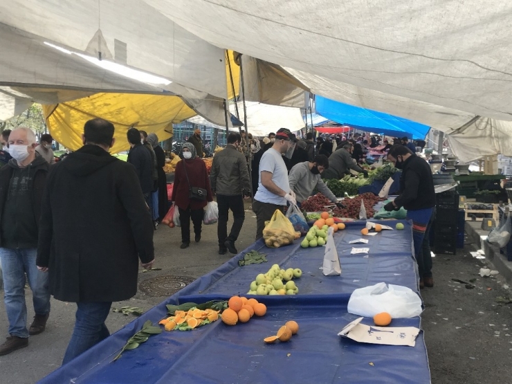 Sultangazi Semt Pazarında Alışveriş Yoğunluğu