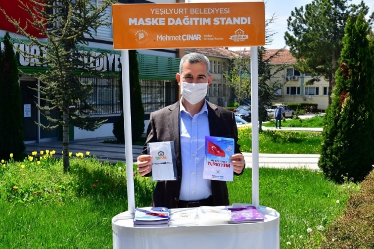 Yeşilyurt Belediyesi Maske Ve Broşür Dağıtıyor