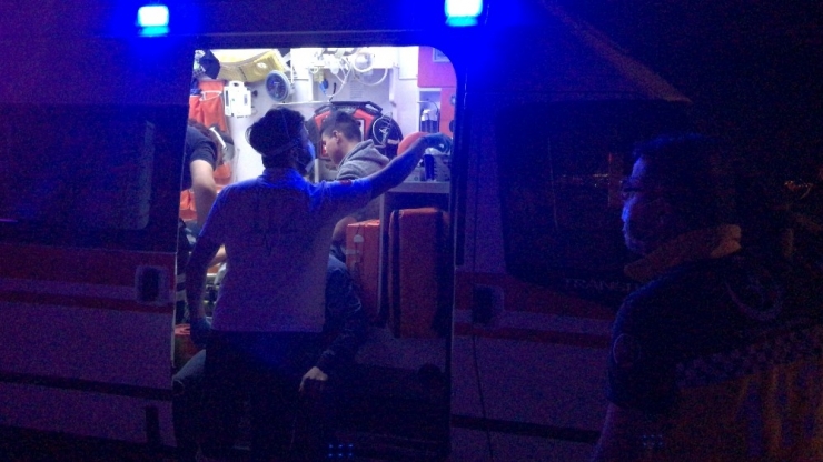 Direksiyon Başında Dezenfekte Kullanmaya Çalışırken Park Halindeki Tıra Çarptı