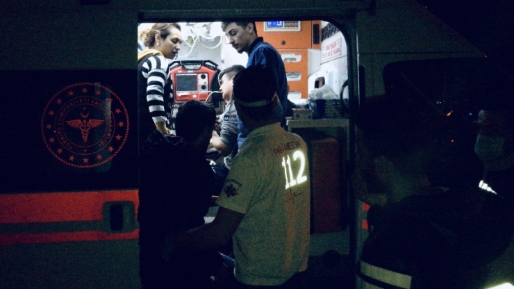 Direksiyon Başında Dezenfekte Kullanmaya Çalışırken Park Halindeki Tıra Çarptı