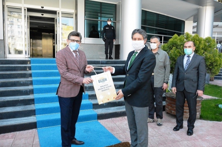 Yüz Siperliği Malatya Emniyet Müdürlüğüne Teslim Edildi