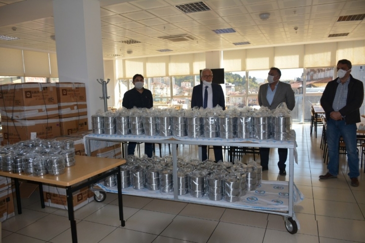 İşadamlarından Aşevine Sefer Tası Desteği