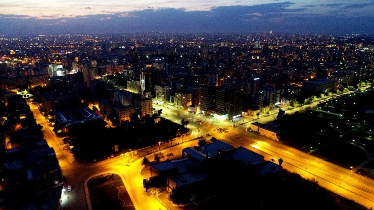 Adanalılar Evde Kaldı Kent Havadan Işıl Işıl Gözüktü