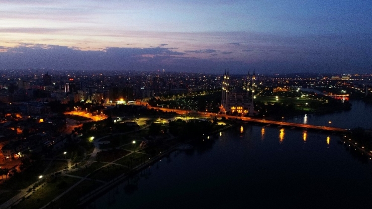 Adanalılar Evde Kaldı Kent Havadan Işıl Işıl Gözüktü