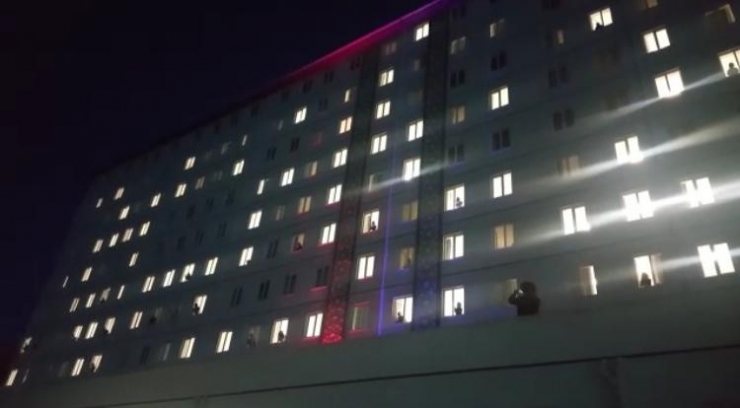 Afad Ve Sağlık Çalışanlarına Karantinada Bulunanlardan Destek