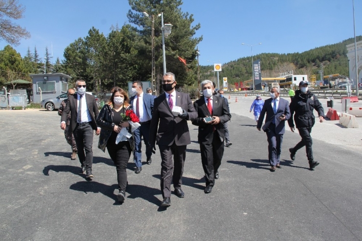 Ahlatcı’dan Sağlıkçı Ve Güvenlik Güçlerine Moral Ziyareti