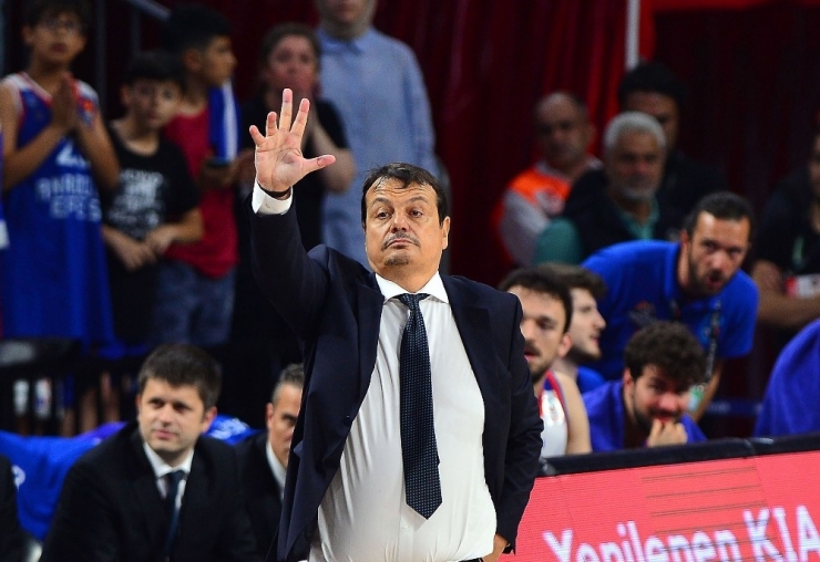 Ergin Ataman: “Euroleague’de Sezonun Oynanmaması Büyük Problem Olur”