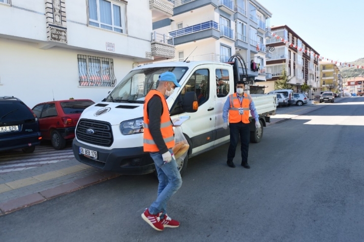Ankara’da Sokağa Çıkma Yasağında Ekmek Dağıtımı