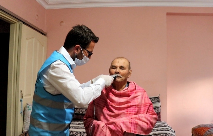 İmam, Cemaatin Tıraş İsteğini Yerine Getirdi