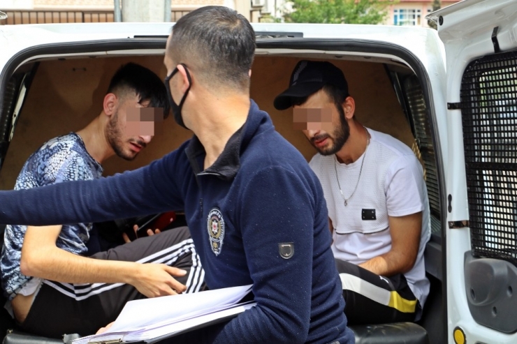 Türk Bayraklı Arabayla Sokağa Çıkıp, Polisi Peşinden Sürükleyen Gençlere Ceza Yağdı