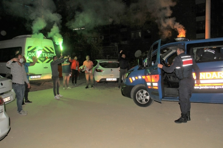 Alanya’da Kavga İhbarına Gittiler Meşaleler Ve Baklavalarla Karşılandılar