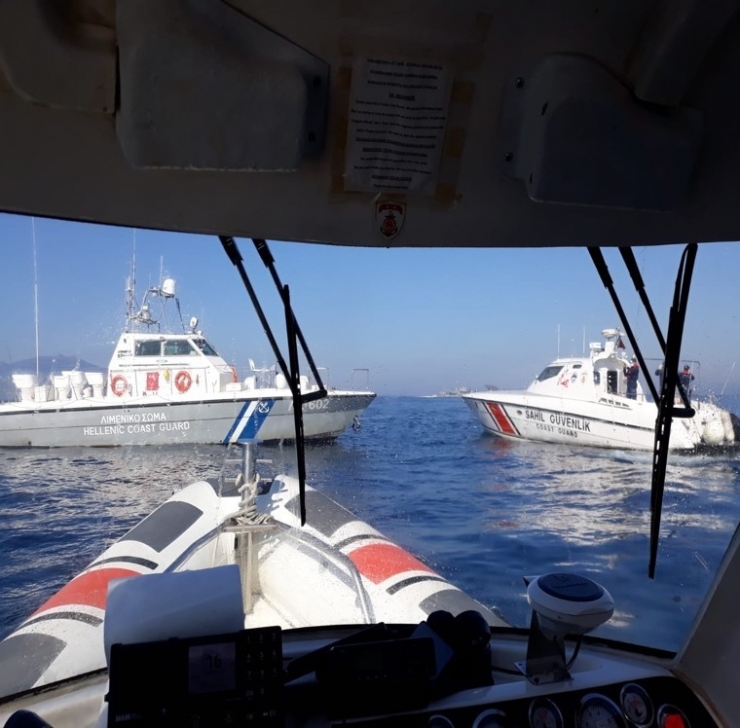 Yunan Botu İhlal Ettiği Türk Karasularından Sürülerek Çıkarıldı