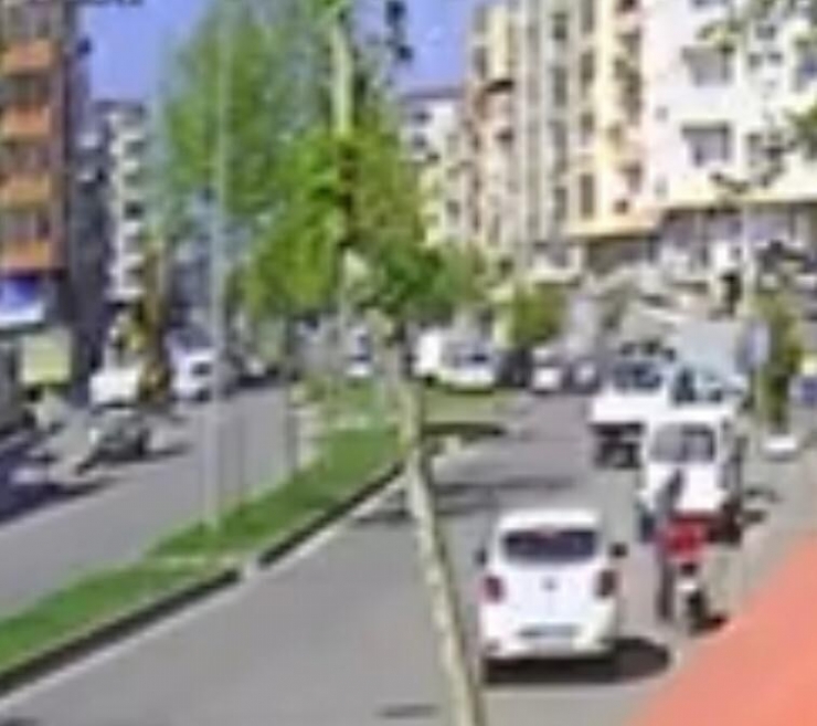 Lüks Otomobil İle Motosiklet Çaldılar