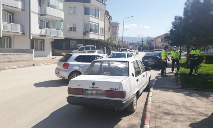 Kısıtlamaya Rağmen Aracıyla Sokağa Çıkanlara Para Cezası