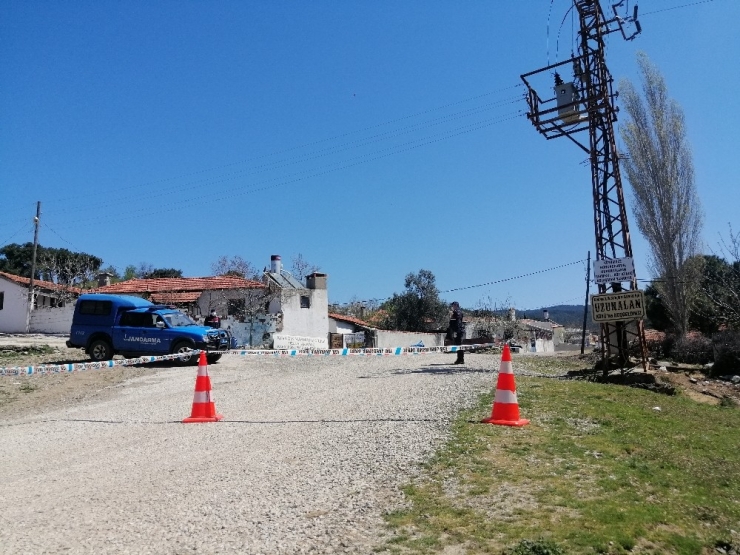 Çanakkale’de Bir Köye Giriş Ve Çıkışlar Kapatıldı