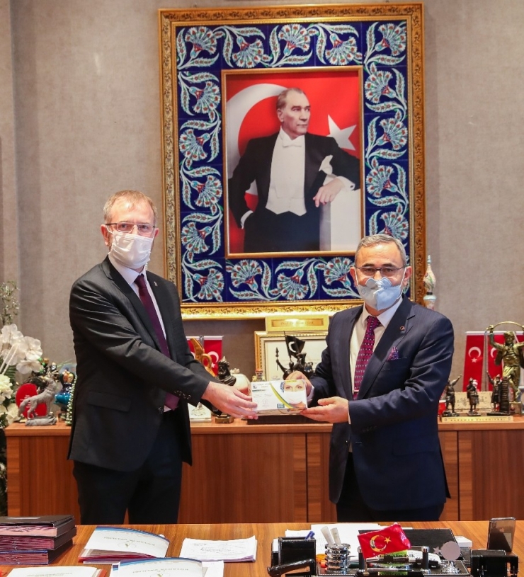 Ceyhun, Başkan Işık’ı Ziyaret Etti