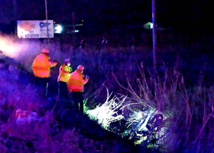 Otomobil Ve Motosiklet Çarpıştı: 3 Ölü