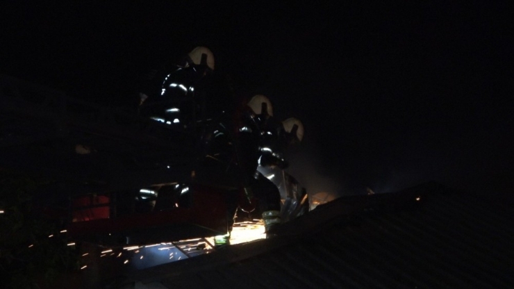 3 Çocuklu Ailenin Kaldığı Evde Çıkan Yangından Faciadan Dönüldü