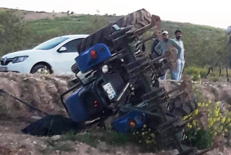 Devrilen Traktörün Sürücüsü Hayatını Kaybetti