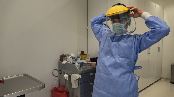 Korona Virüsle Mücadele Eden Sağlık Çalışanlarının Bir Günü