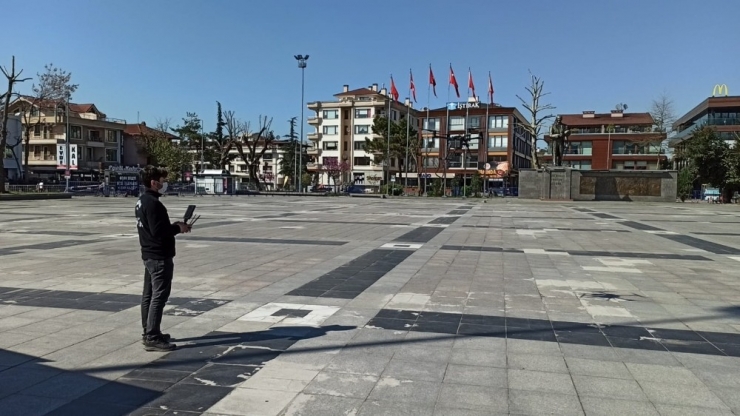 Terasta Bisiklet Süren Kişi Drone İle Görüntülendi