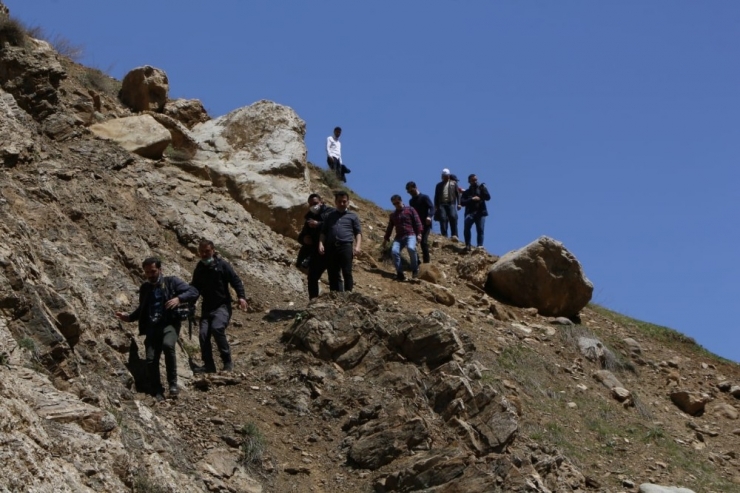 Hakkari’de 7 Mağara Keşfedildi