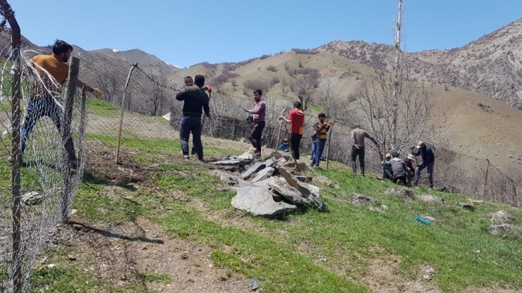 Belde Sakinlerinden Mezarlık Seferberliği