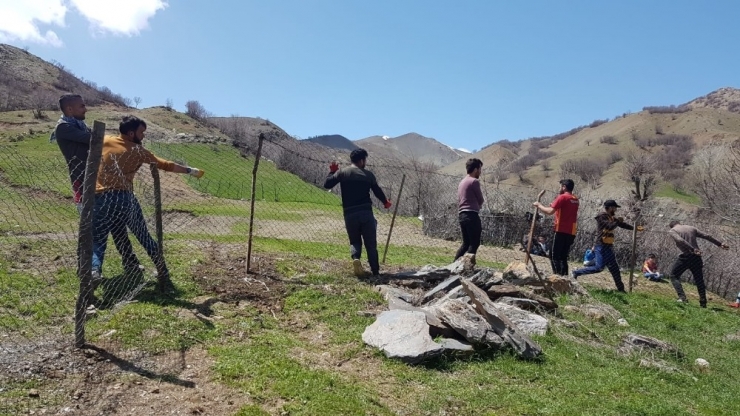 Belde Sakinlerinden Mezarlık Seferberliği