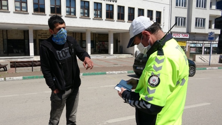 İkinci Sokağa Çıkma Cezasını Yedi, Tutanağı Yırtıp Yere Attı