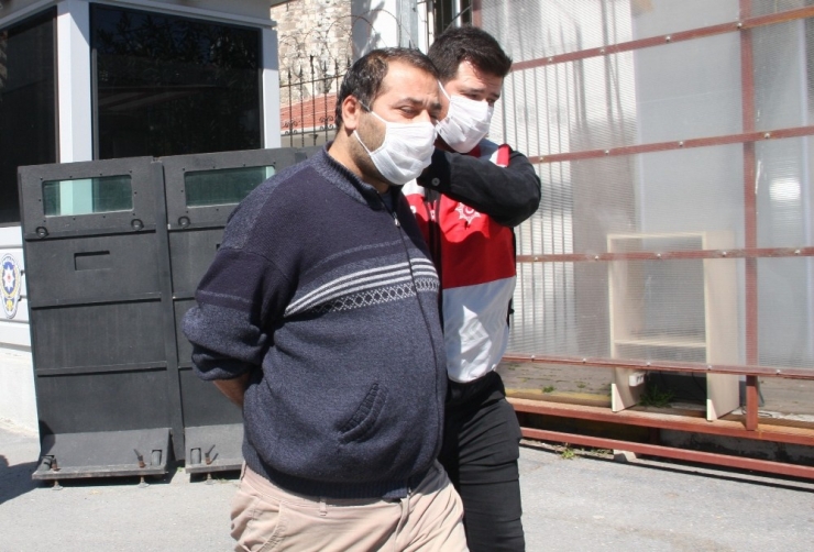 Sultan Abdulhamid’in Türbesine Saygısızlık Yapan 2 Kişi Adliyede