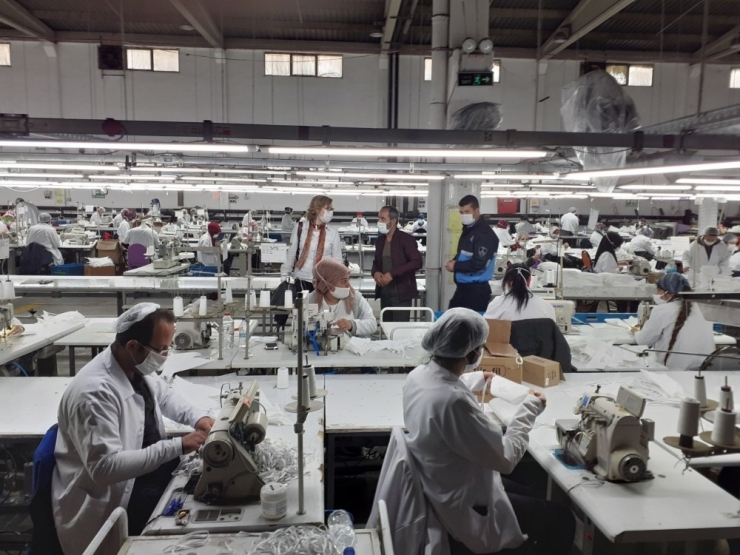 İzmir’de Tıbbi Maske İmalathanelerine Denetim
