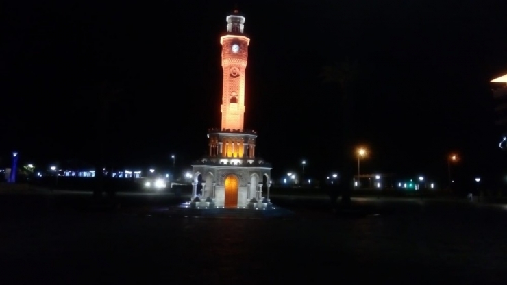 İzmir Sessizliğe Büründü