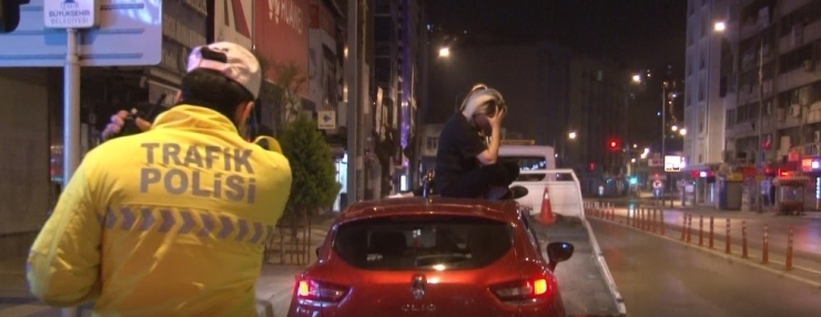 Kısıtlama Saatlerinde Alkollü Yakalandılar, Ortalığı Birbirine Kattılar