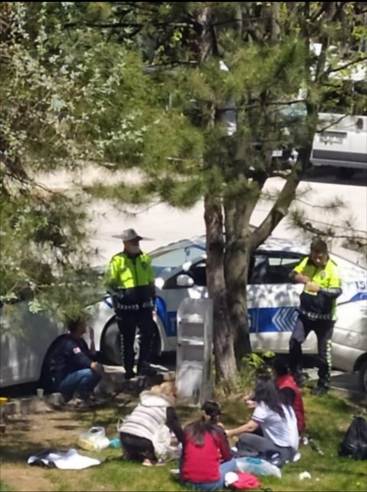 Piknik Yapan 6 Kişiye 3 Bin 352 Tl Ceza Kesildi