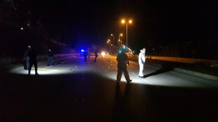 Yolun Karşısına Geçerken Otomobilin Çarptığı Genç Kız Hayatını Kaybetti