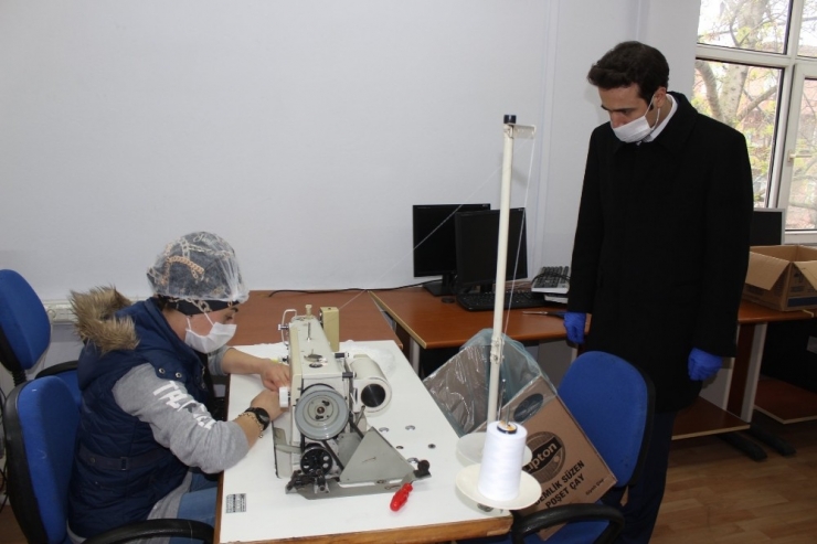 Kaymakam Açıkgöz, Pazaryerini Ziyaret Ederek Vatandaşa Maske Dağıttı